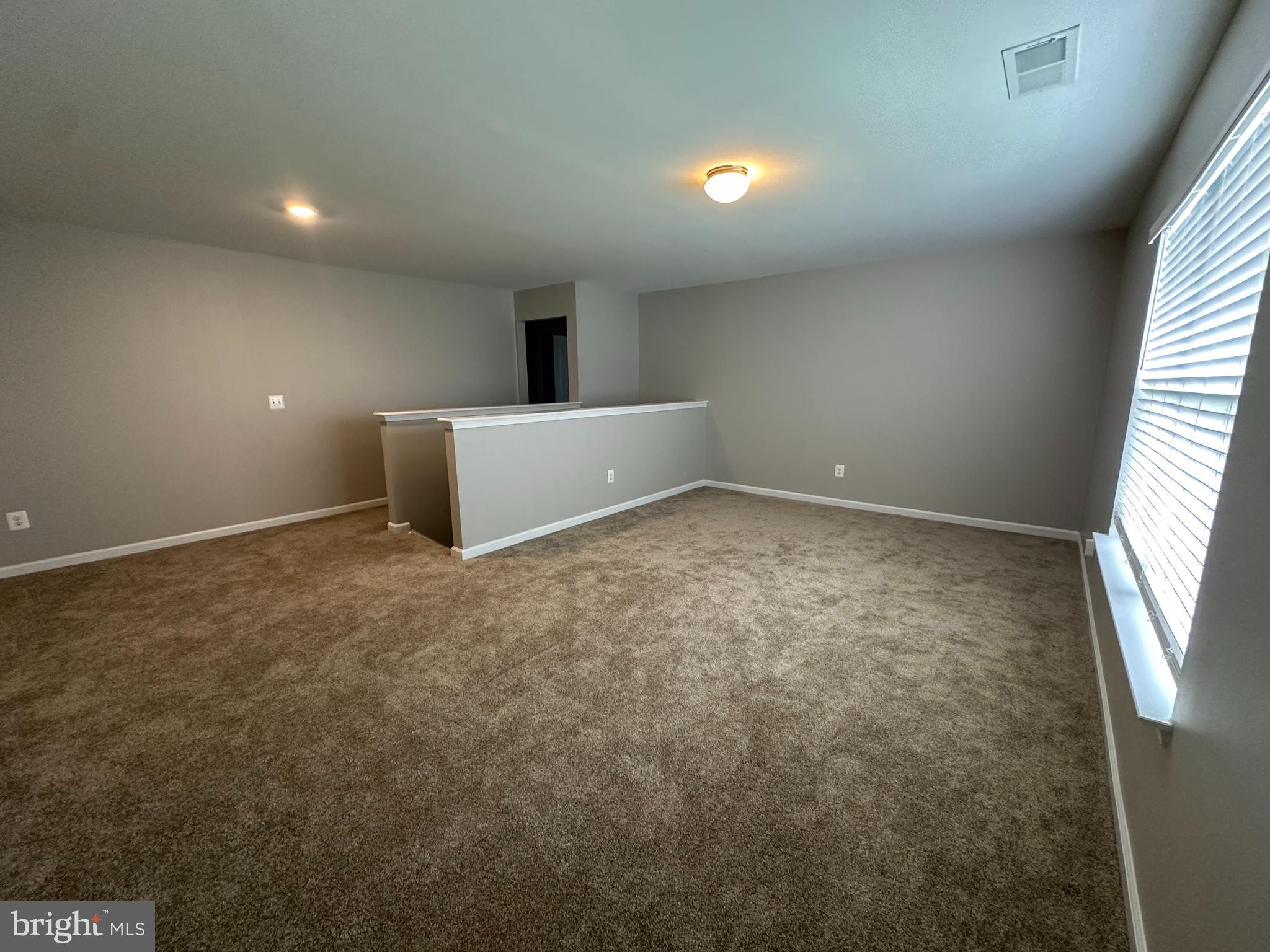 42 EAKINS LN