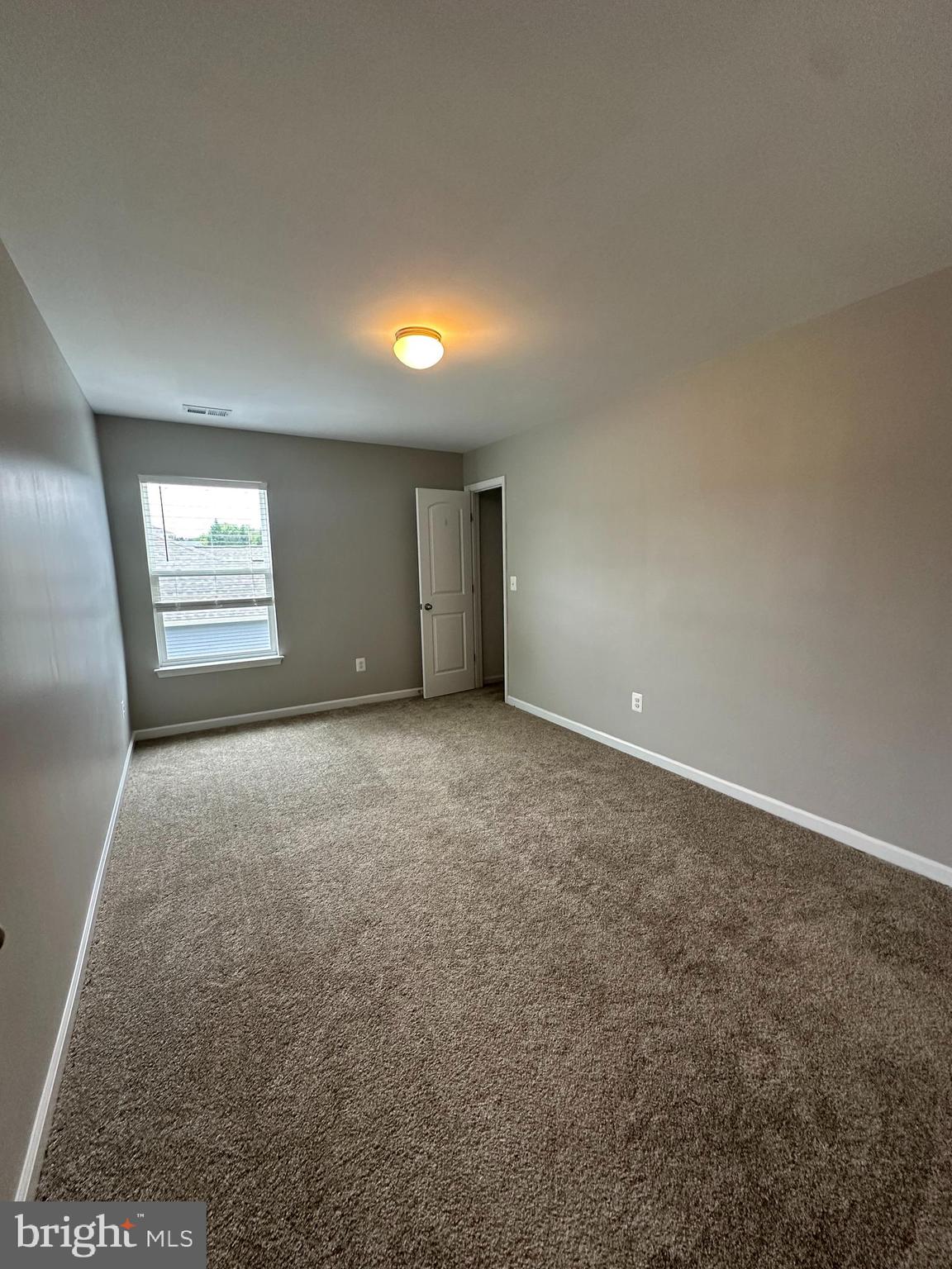 42 EAKINS LN