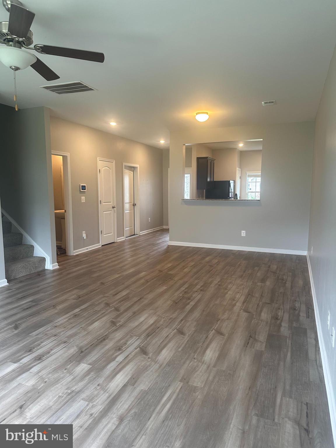42 EAKINS LN
