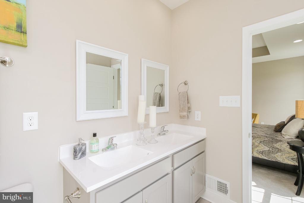 227 SANIBEL WAY