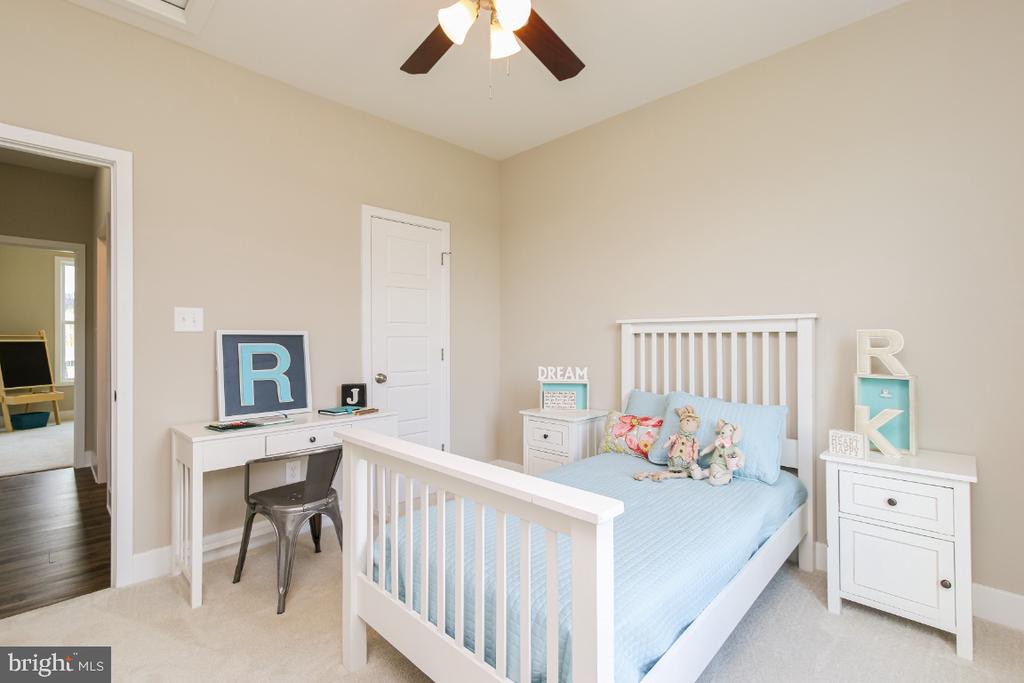 227 SANIBEL WAY
