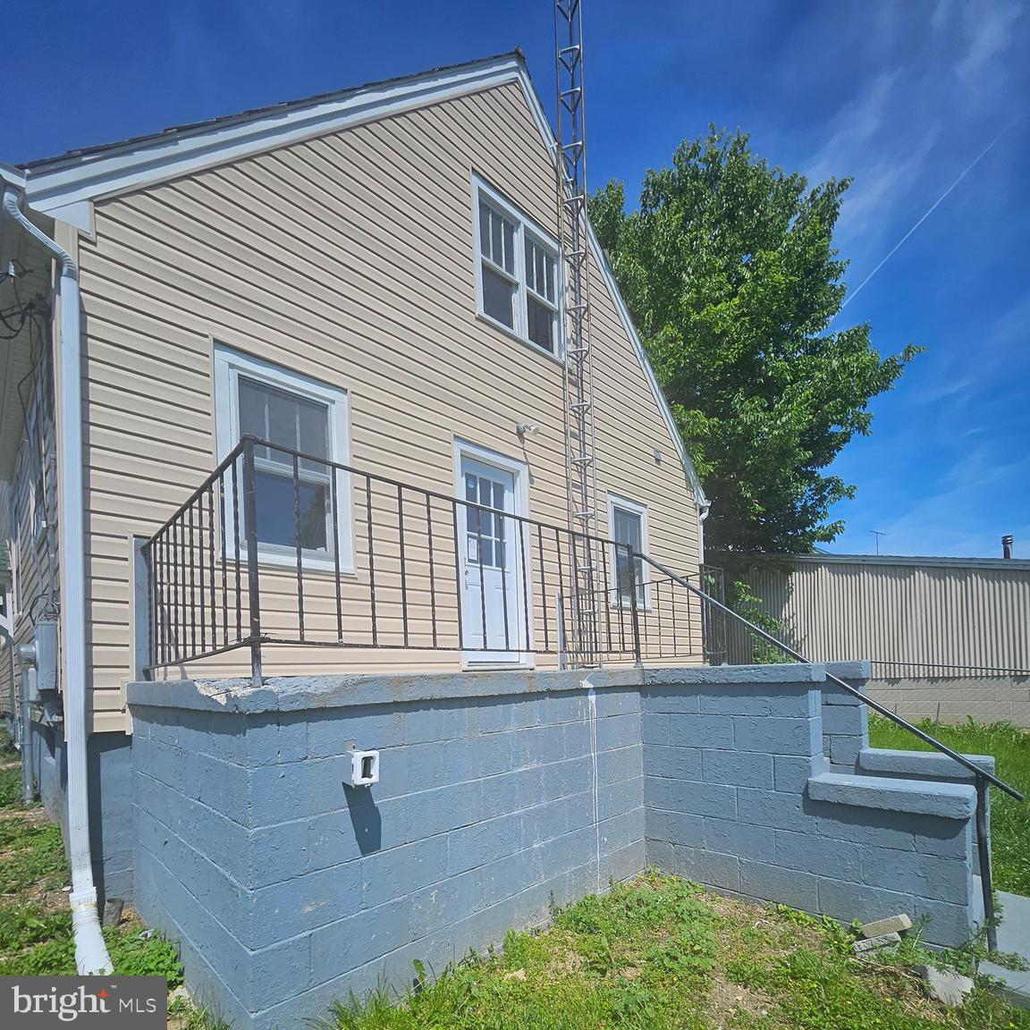 610 E Moler Ave