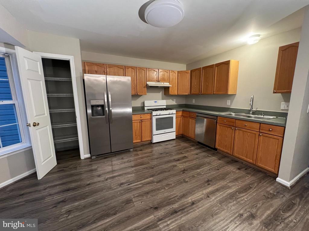 522 KYLE DR
