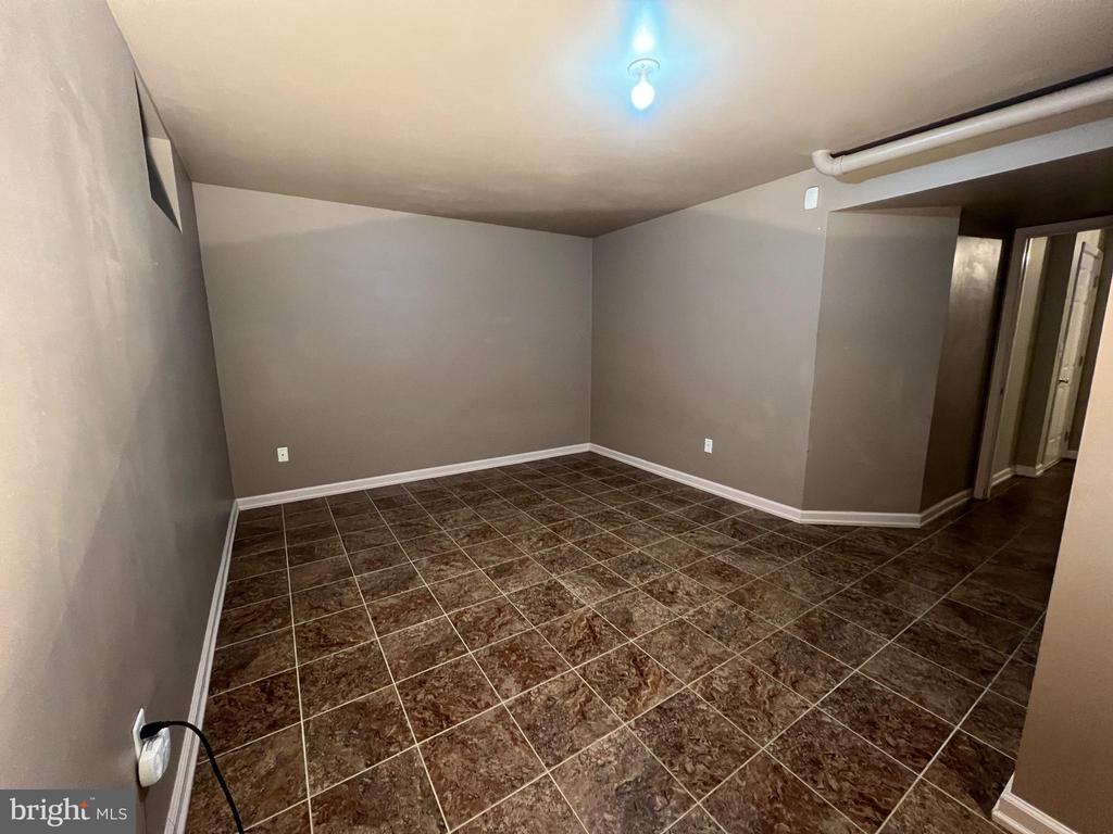 522 KYLE DR