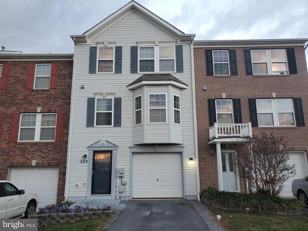 522 KYLE DR