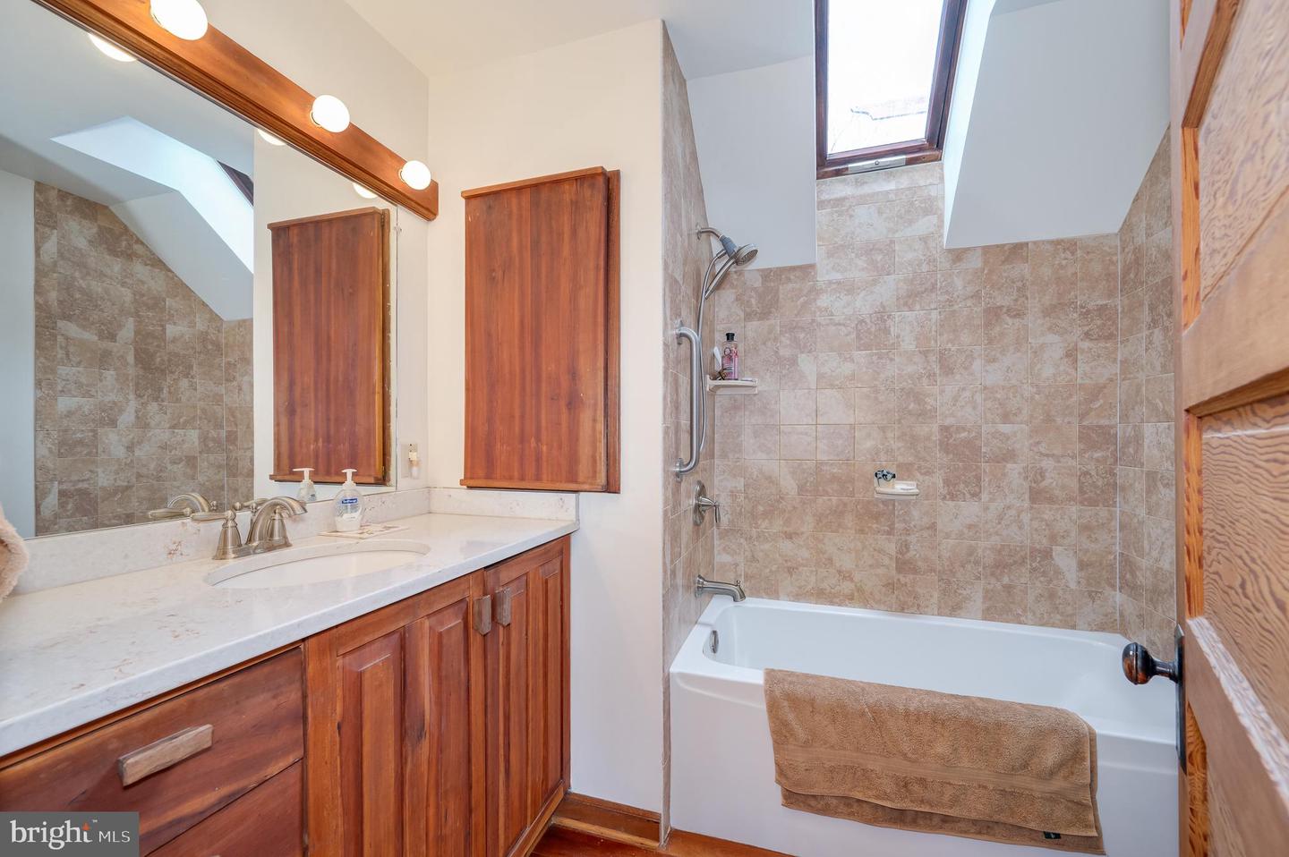 395 Zig Zag Ln
