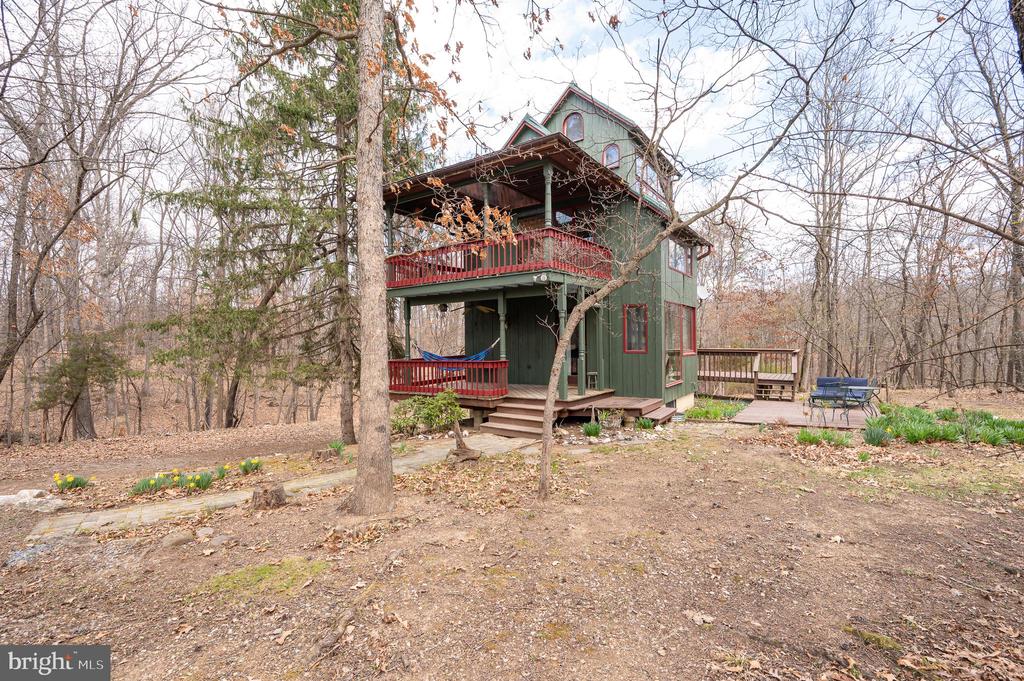 395 Zig Zag Ln