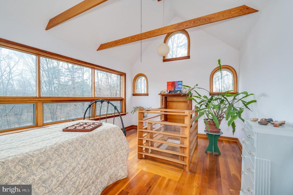 395 Zig Zag Ln