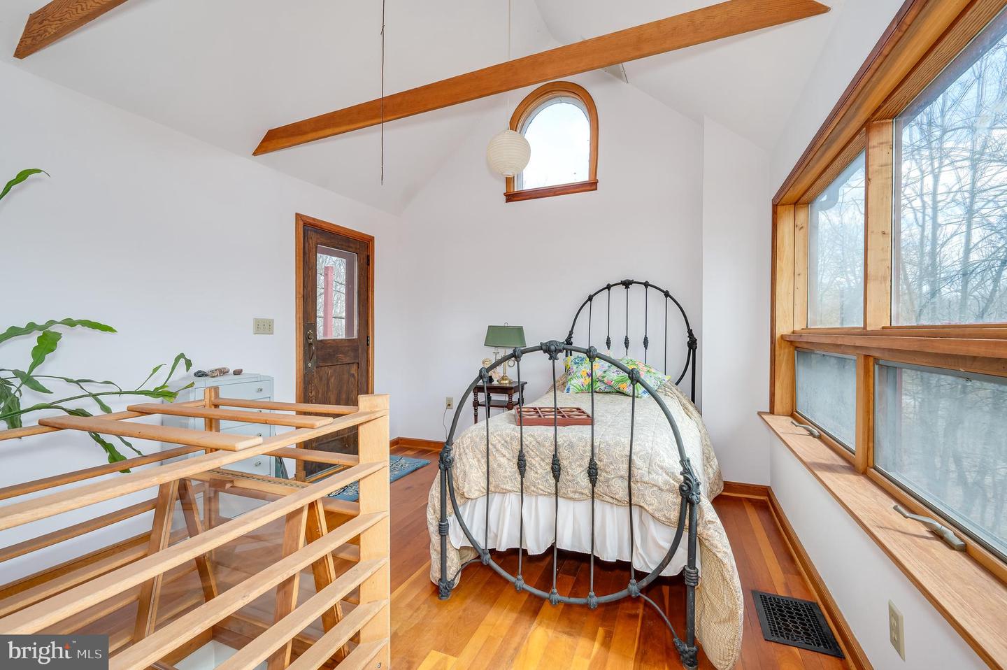 395 Zig Zag Ln