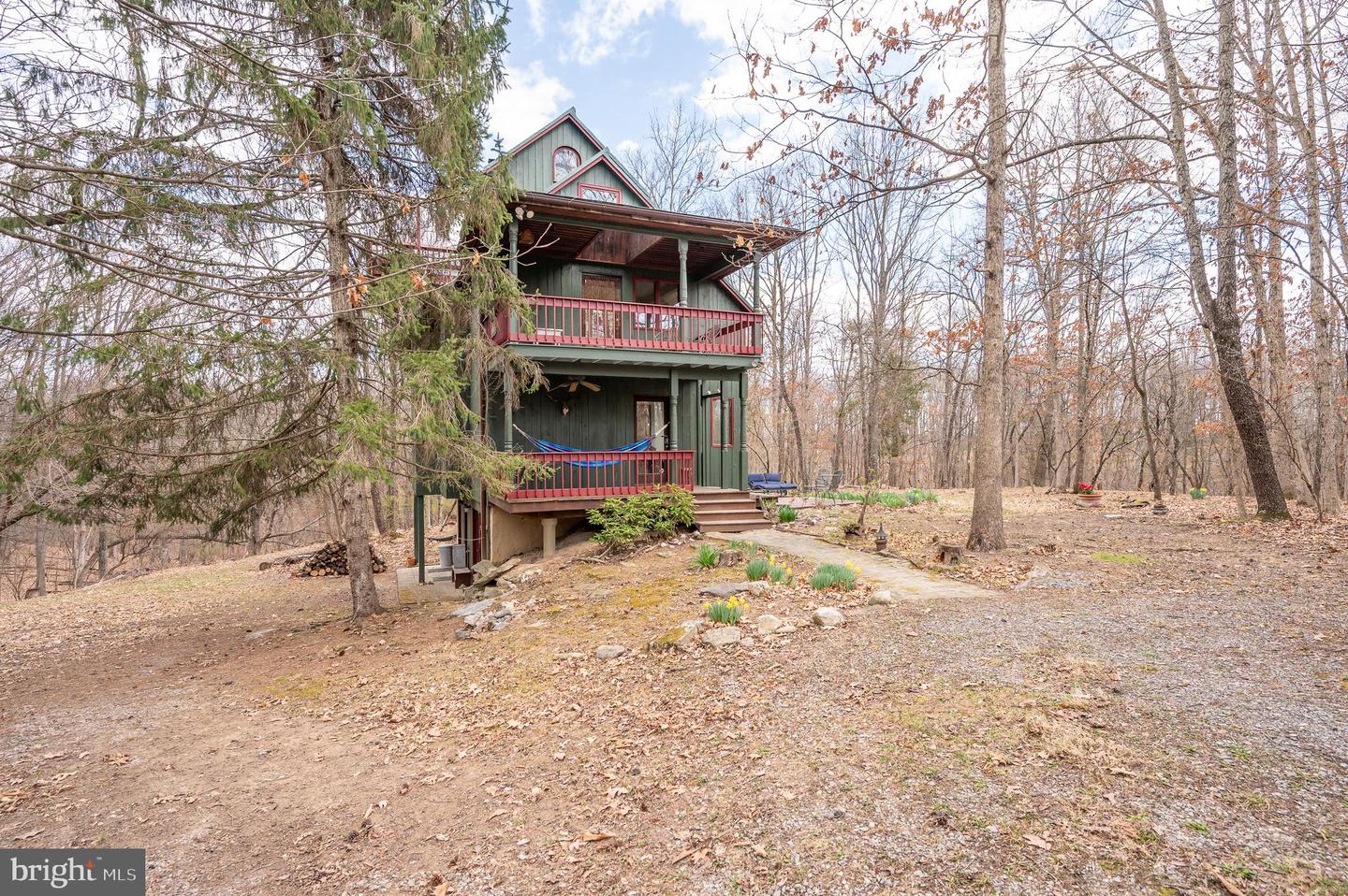 395 Zig Zag Ln