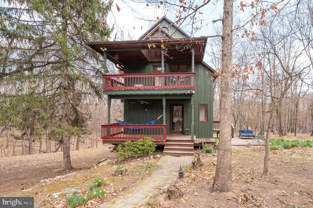 395 Zig Zag Ln