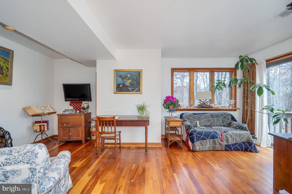 395 Zig Zag Ln