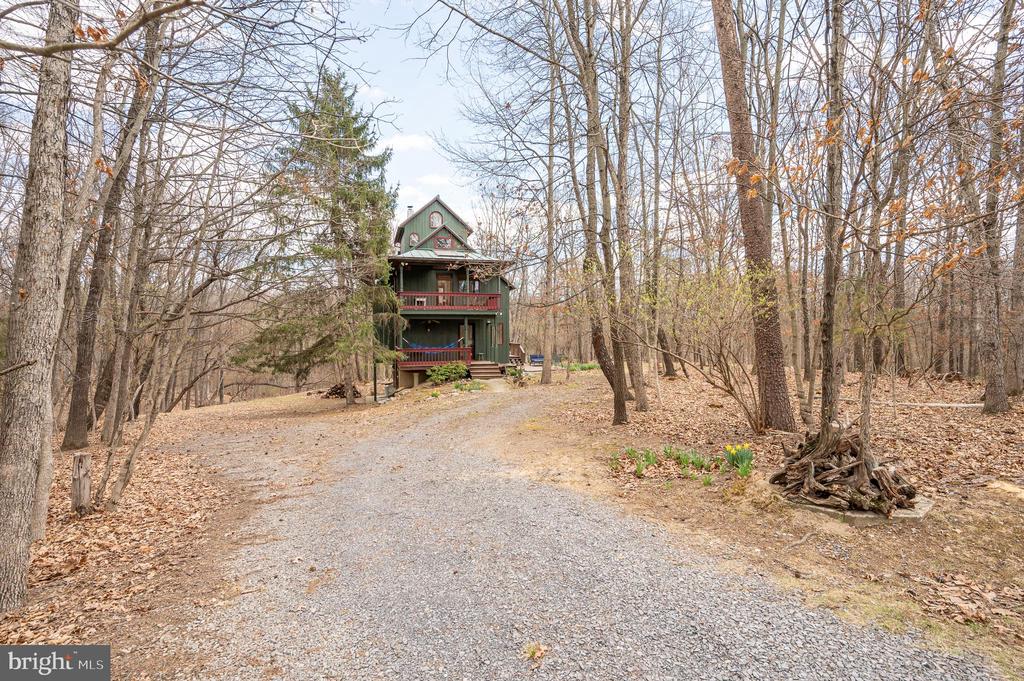 395 Zig Zag Ln