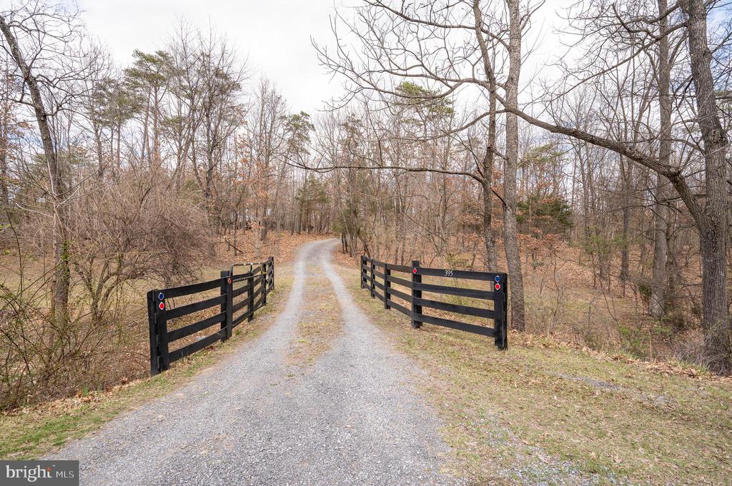 395 Zig Zag Ln