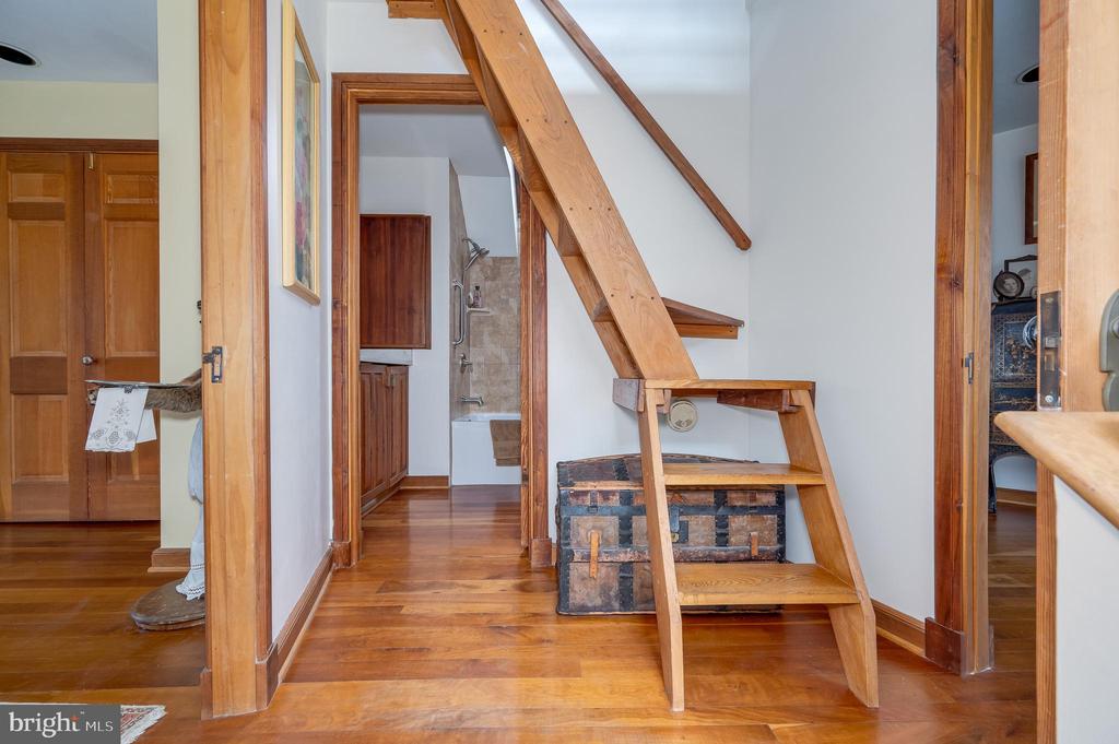 395 Zig Zag Ln