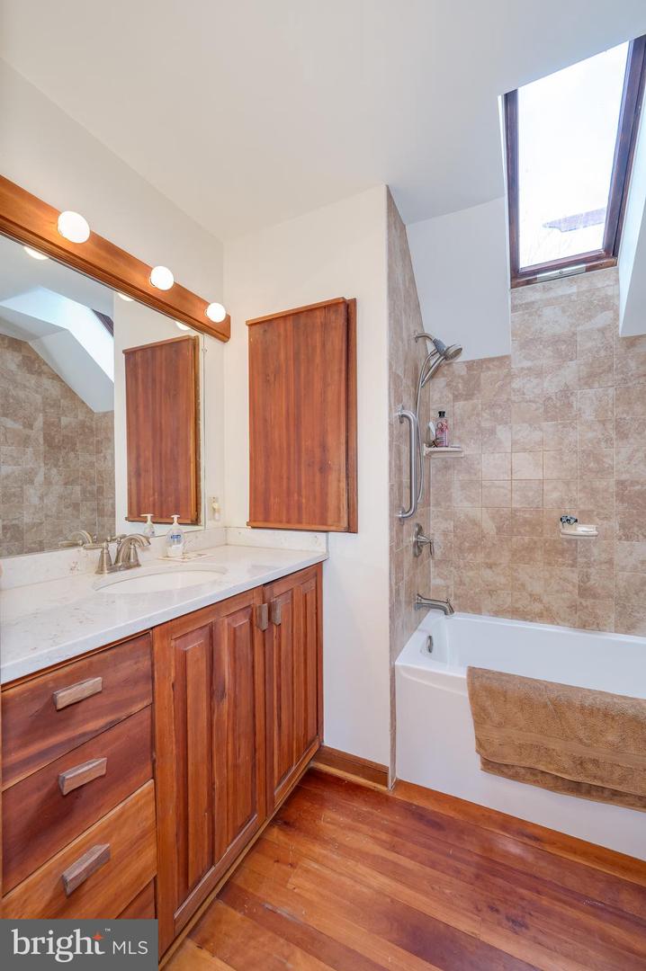 395 Zig Zag Ln