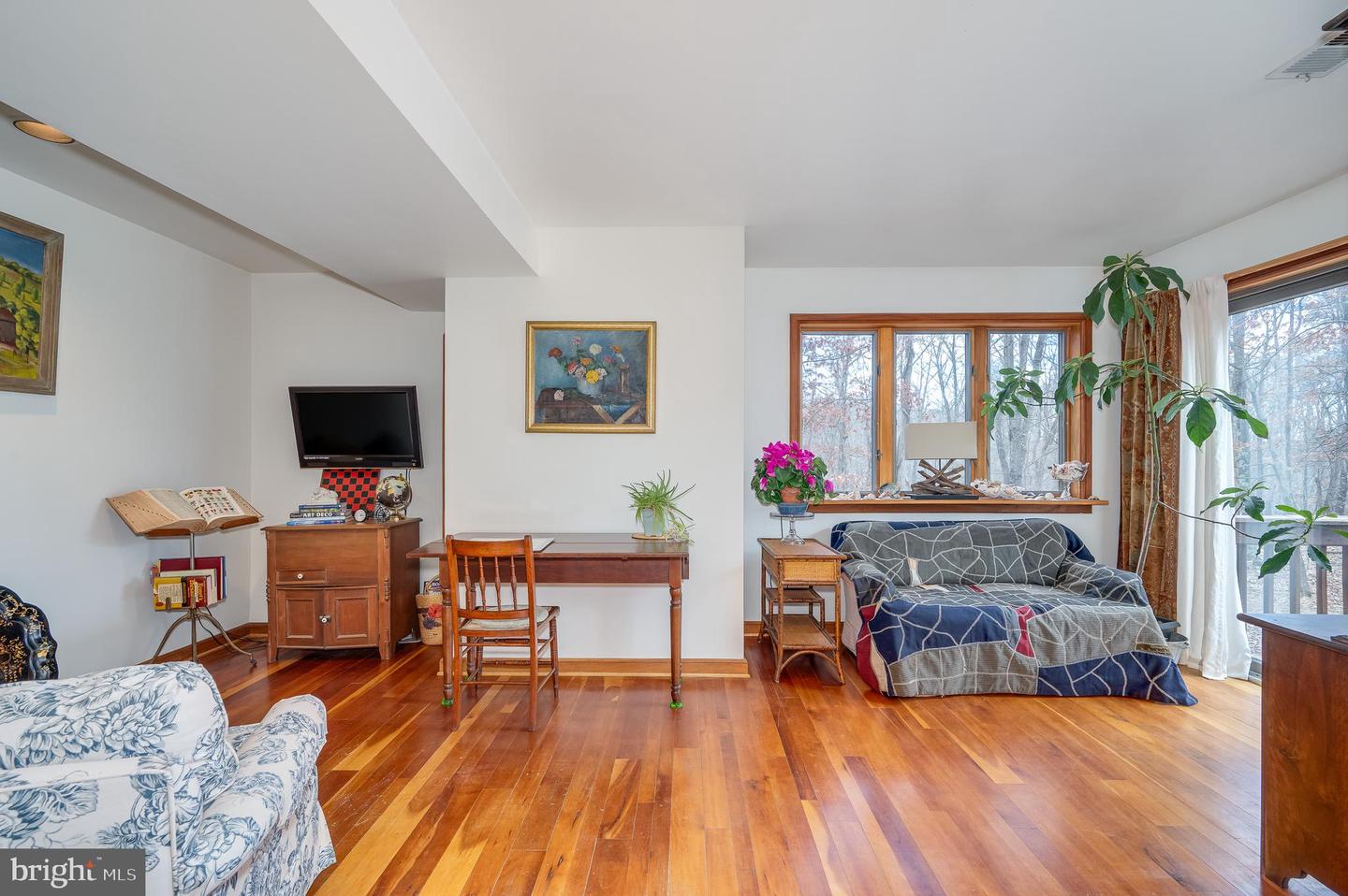 395 Zig Zag Ln