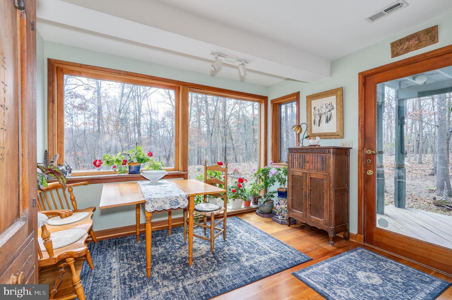 395 Zig Zag Ln