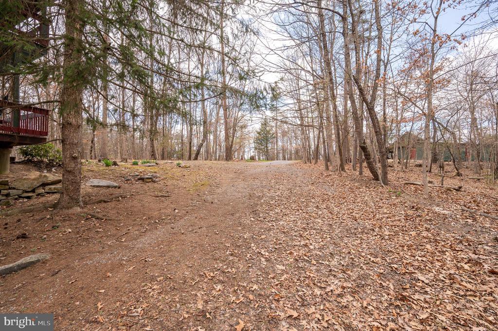 395 Zig Zag Ln