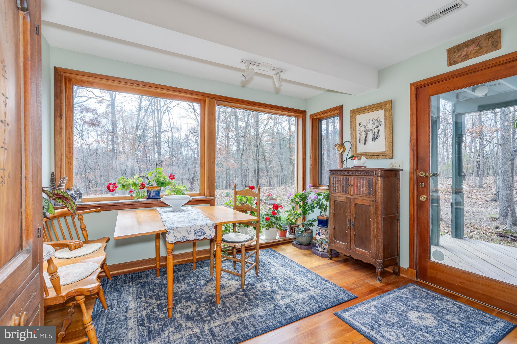 395 Zig Zag Ln