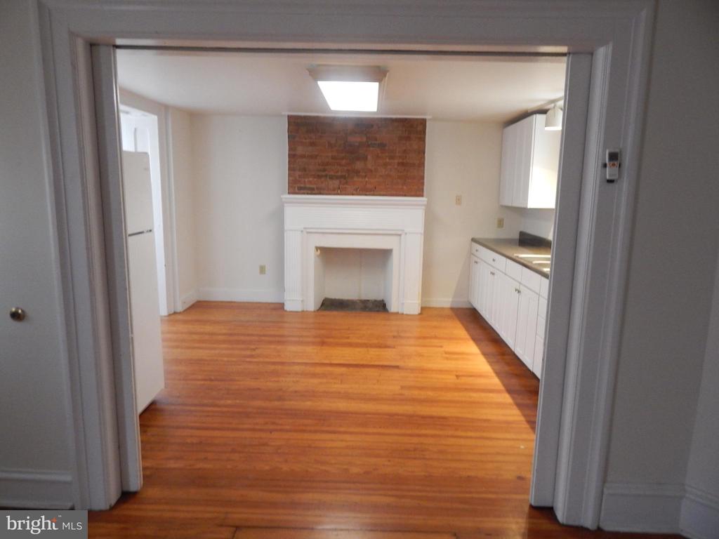 507 W JOHN ST