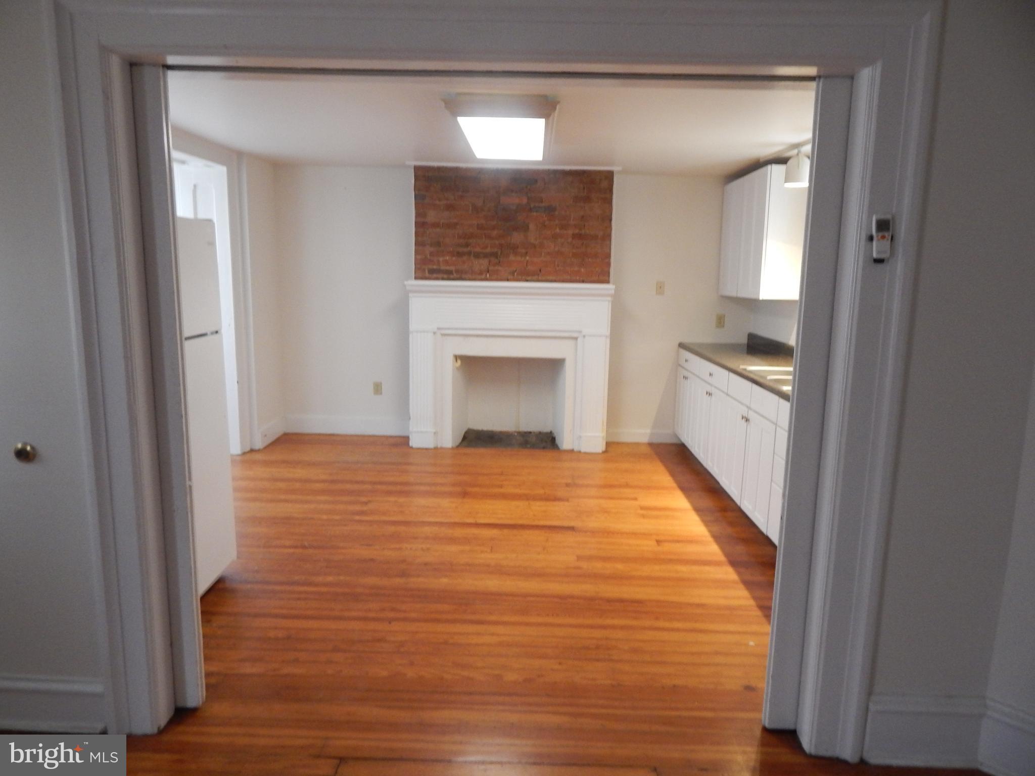 507 W JOHN ST