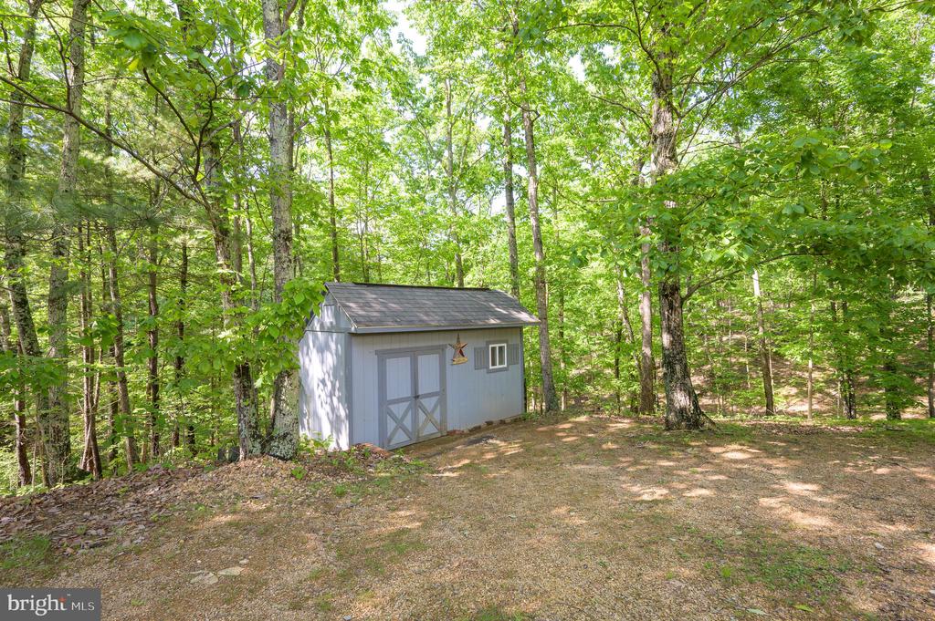 523 Zig Zag Ln