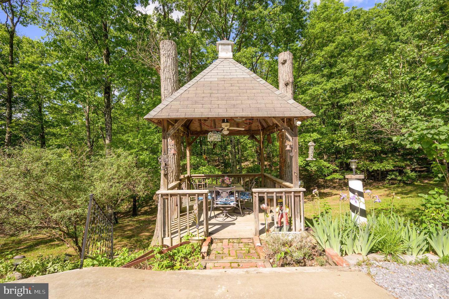 523 Zig Zag Ln