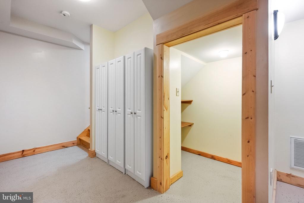 447 FABLE ROAD
