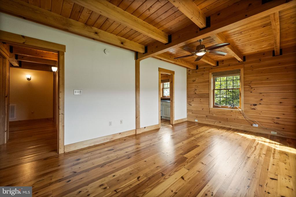 447 FABLE ROAD