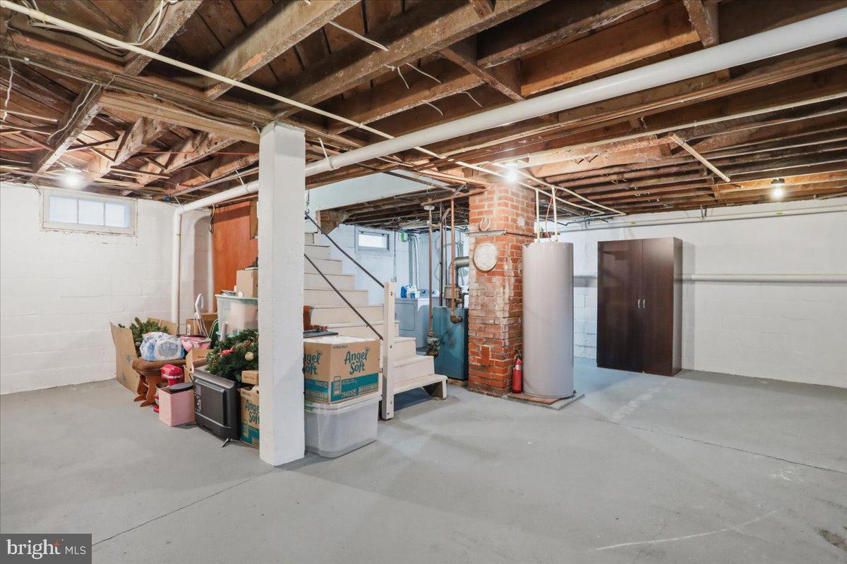 639 W RACE STREET