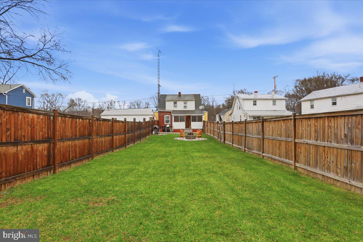 639 W RACE STREET