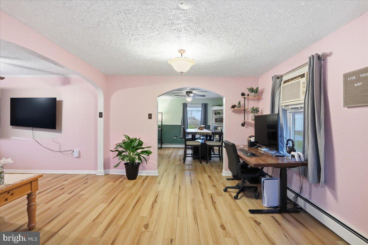 639 W RACE STREET
