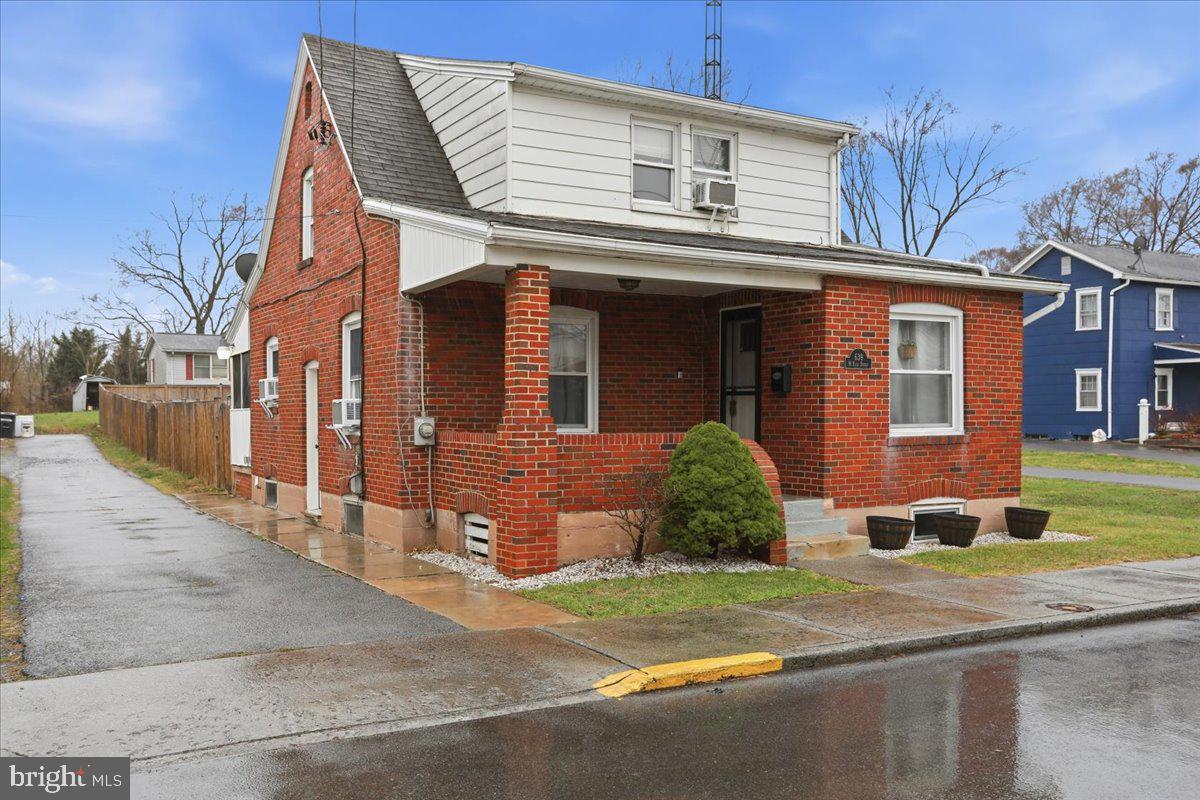 639 W RACE STREET
