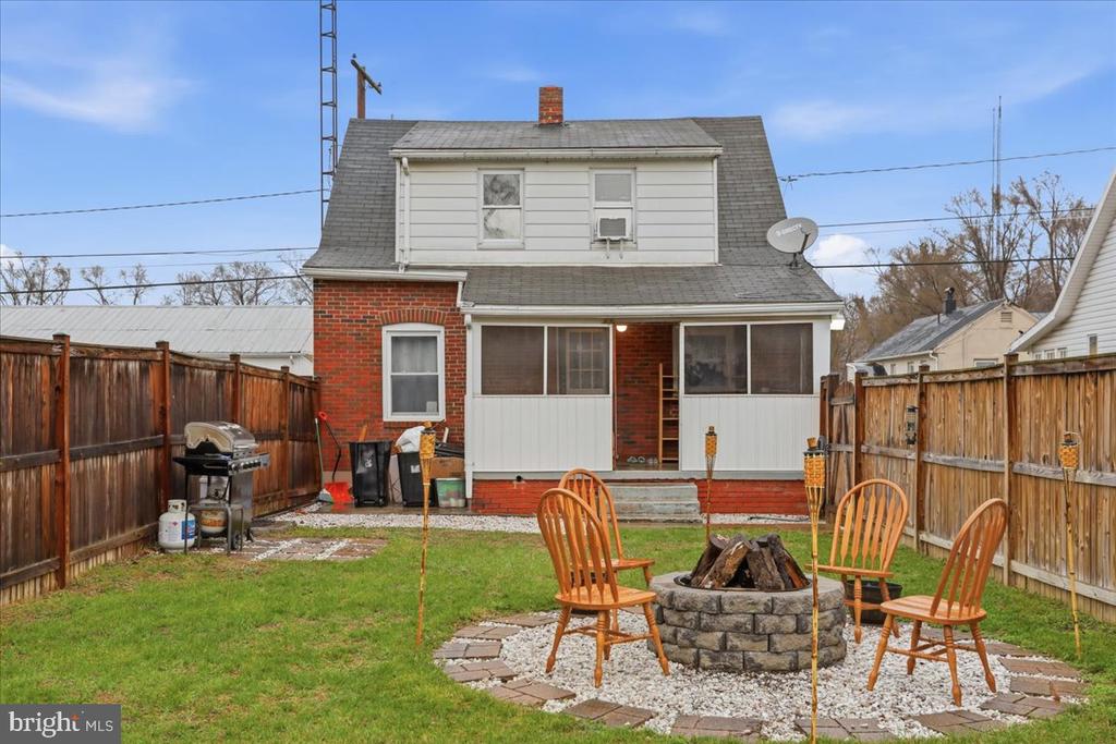 639 W RACE STREET