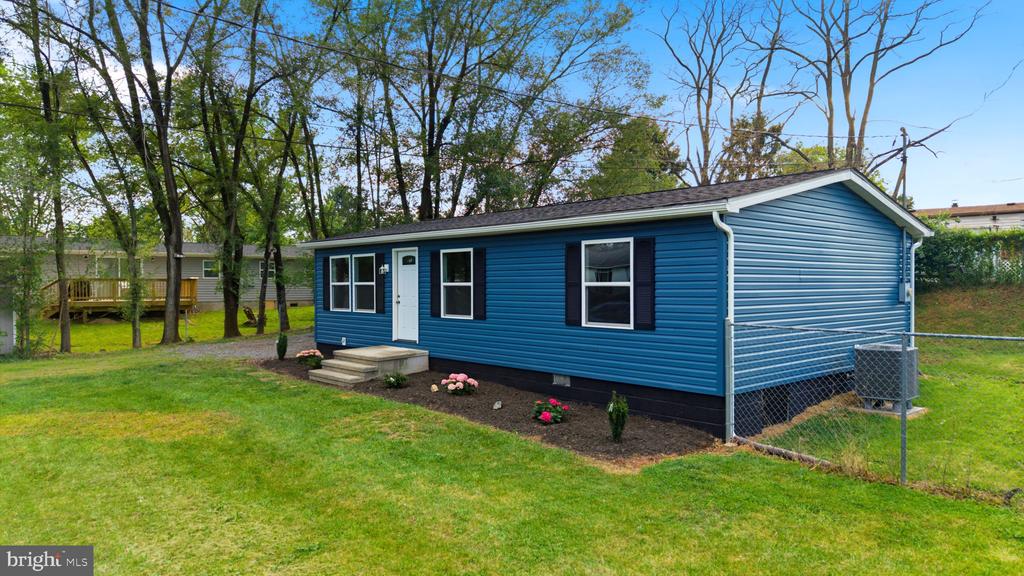 4 CAYMAN COURT