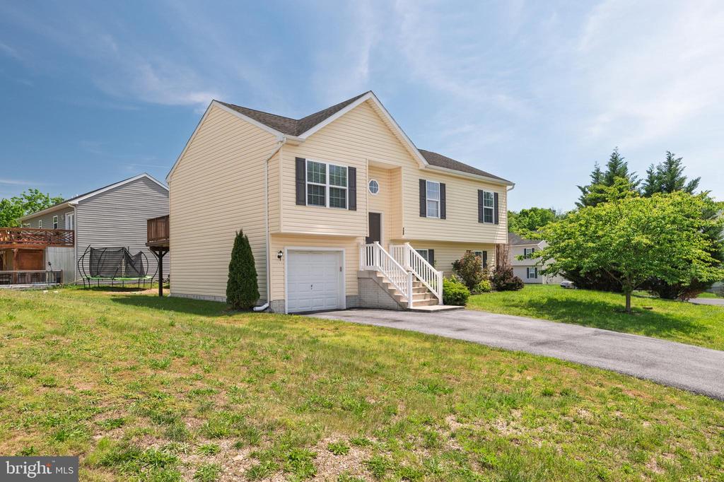 153 EISENHOWER CIRCLE