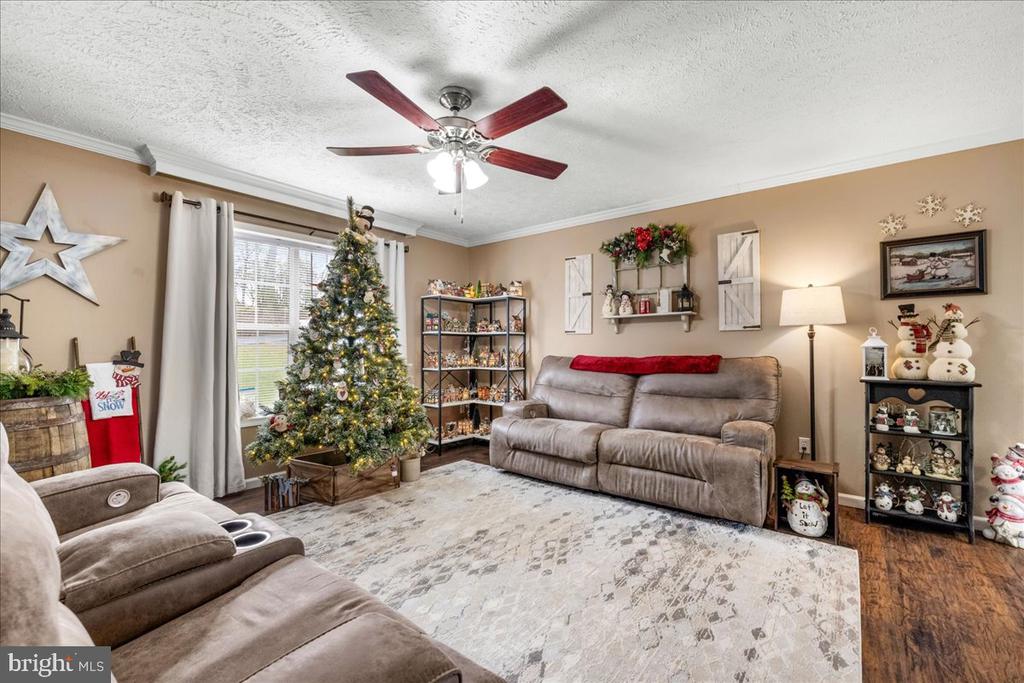 1633 Snyderville Rd