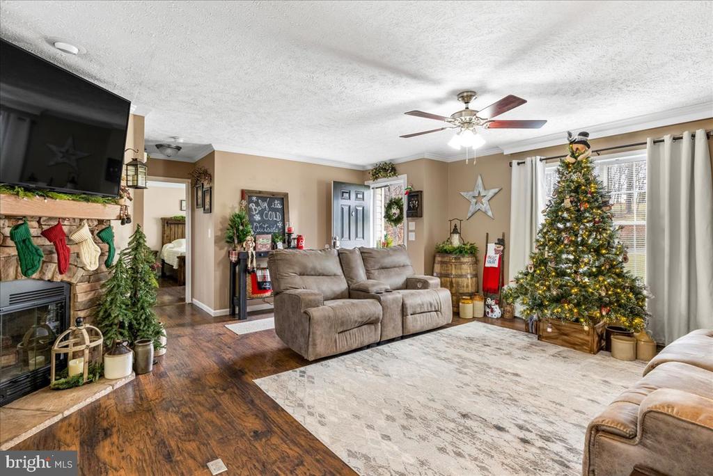 1633 Snyderville Rd