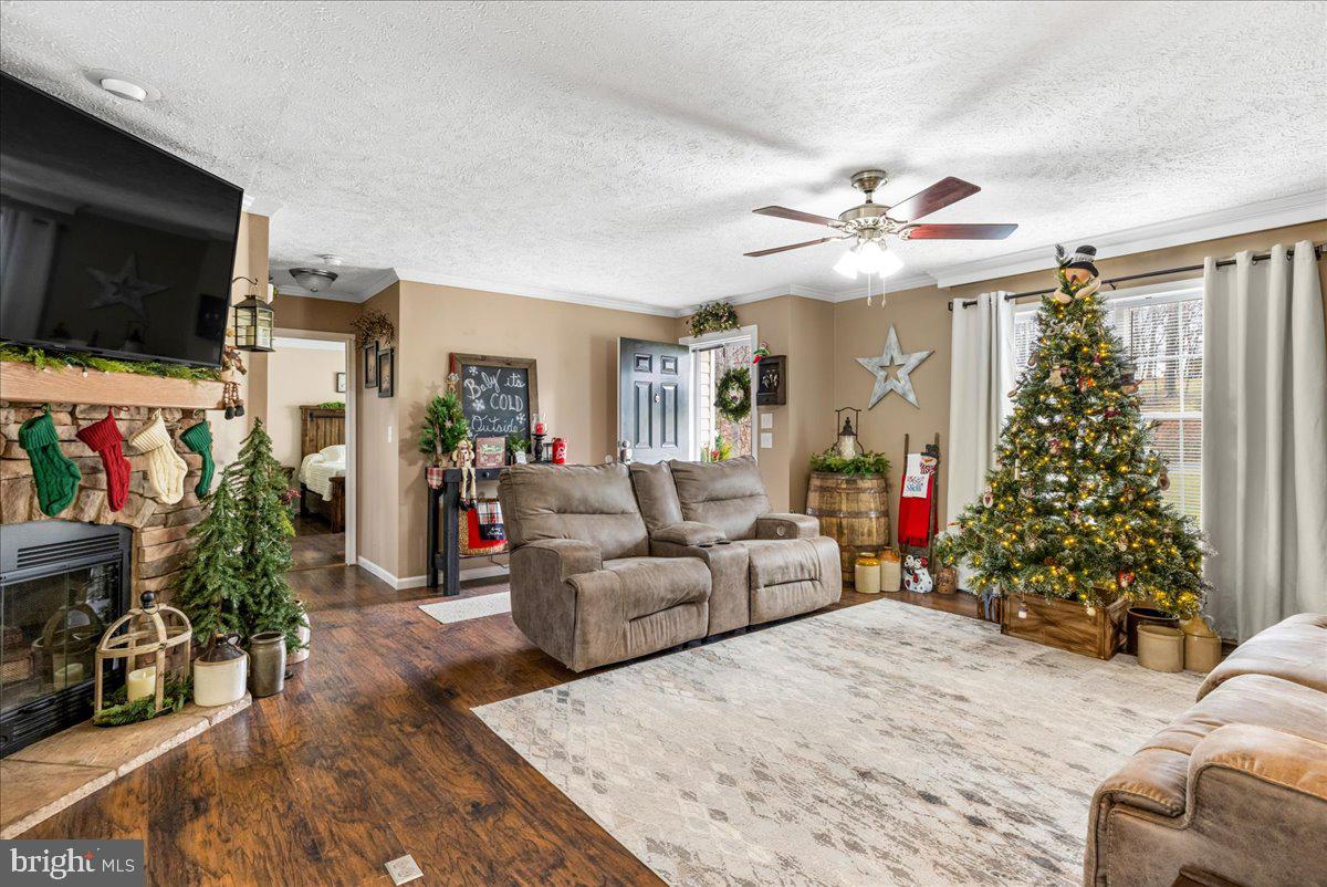1633 Snyderville Rd