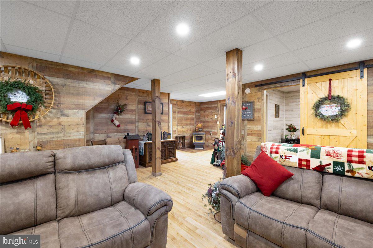 1633 Snyderville Rd