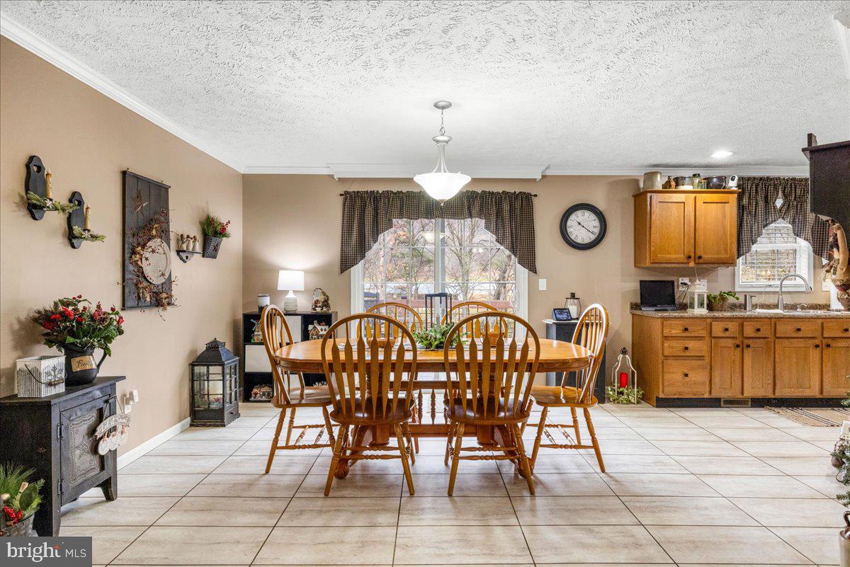 1633 Snyderville Rd
