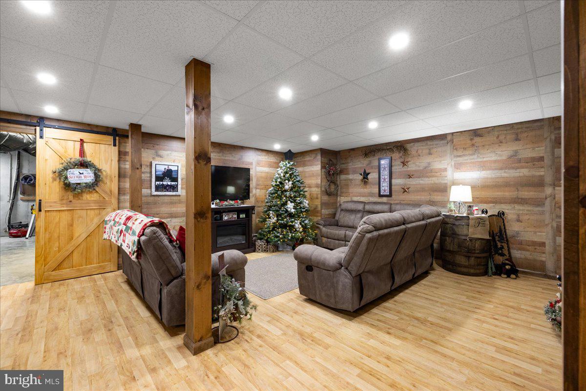 1633 Snyderville Rd