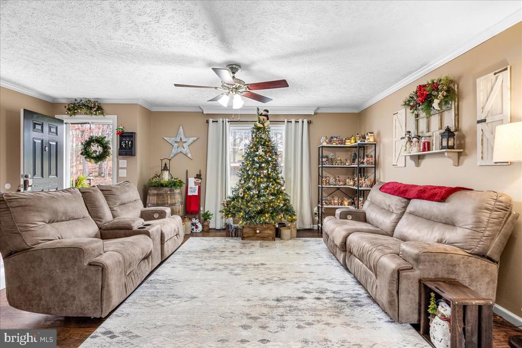 1633 Snyderville Rd