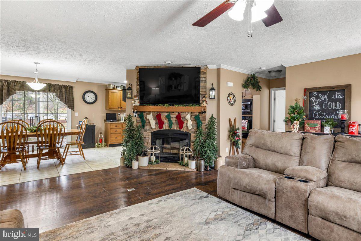 1633 Snyderville Rd