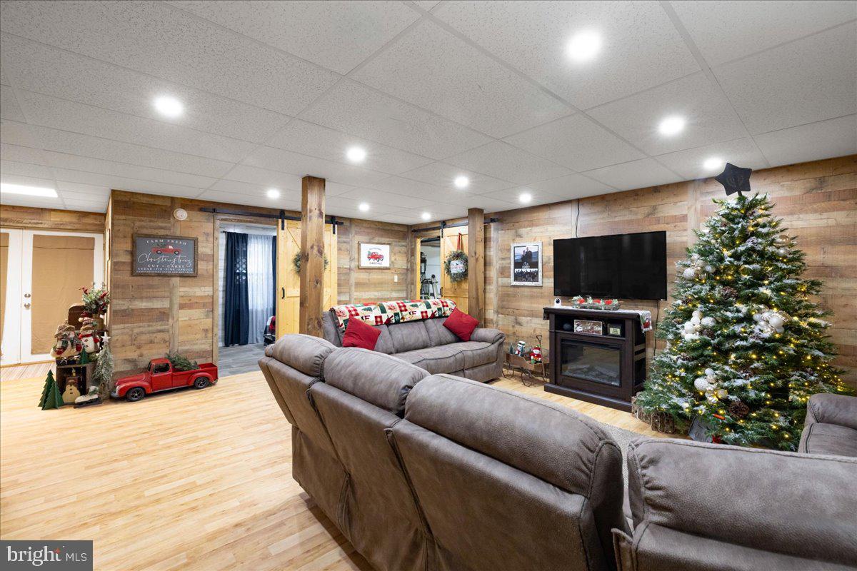 1633 Snyderville Rd