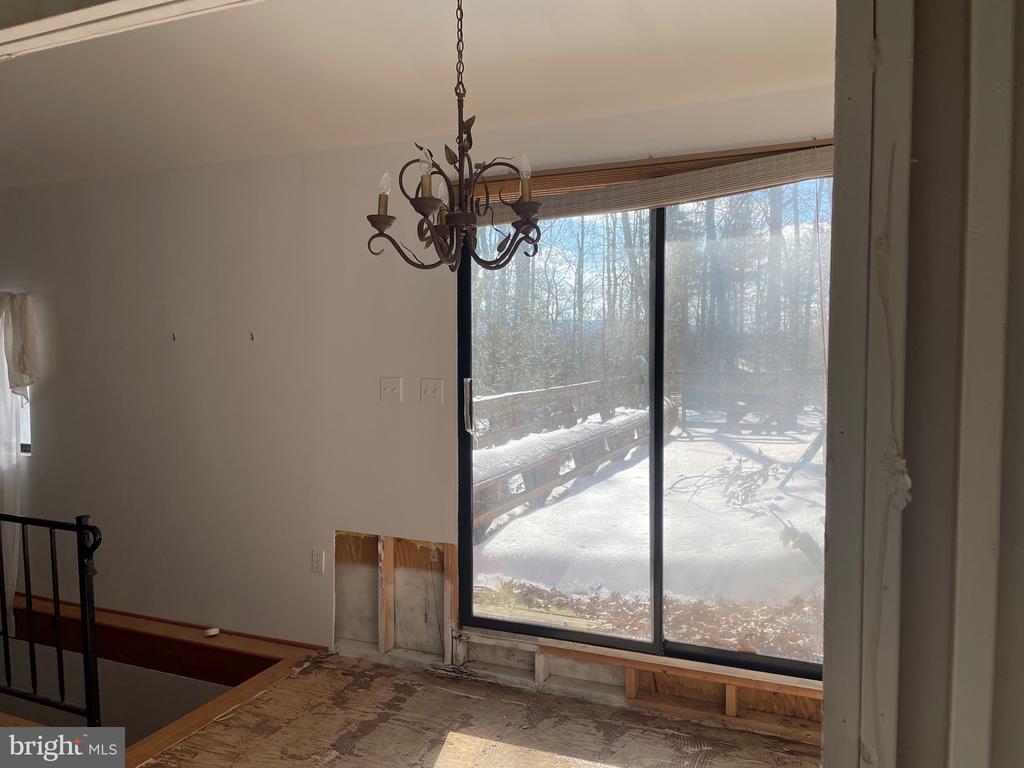 633 Snyders Ridge Rd
