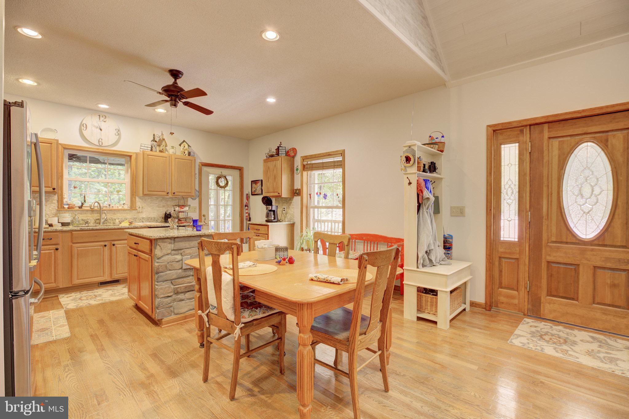 370 Hemlock Ct