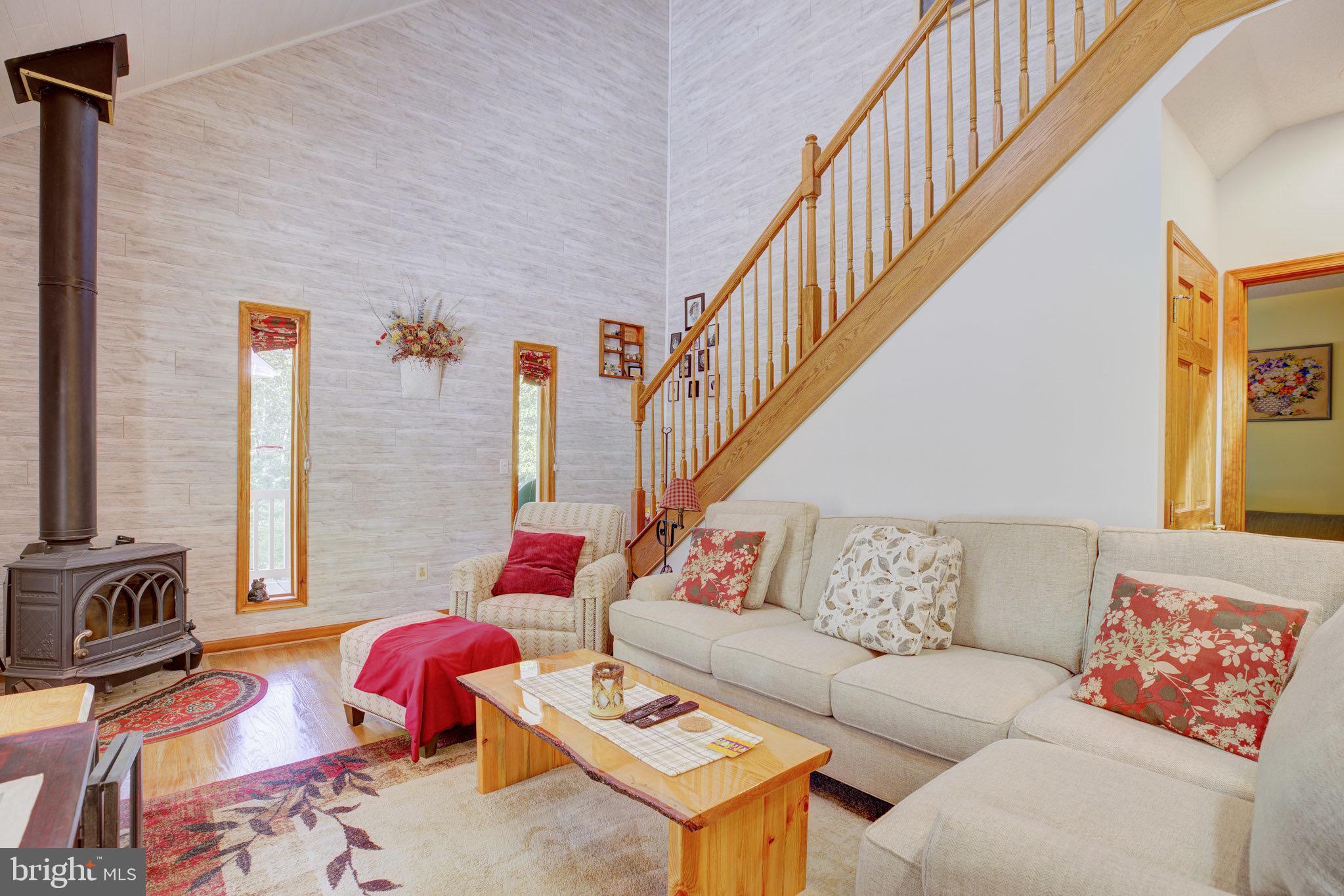 370 Hemlock Ct