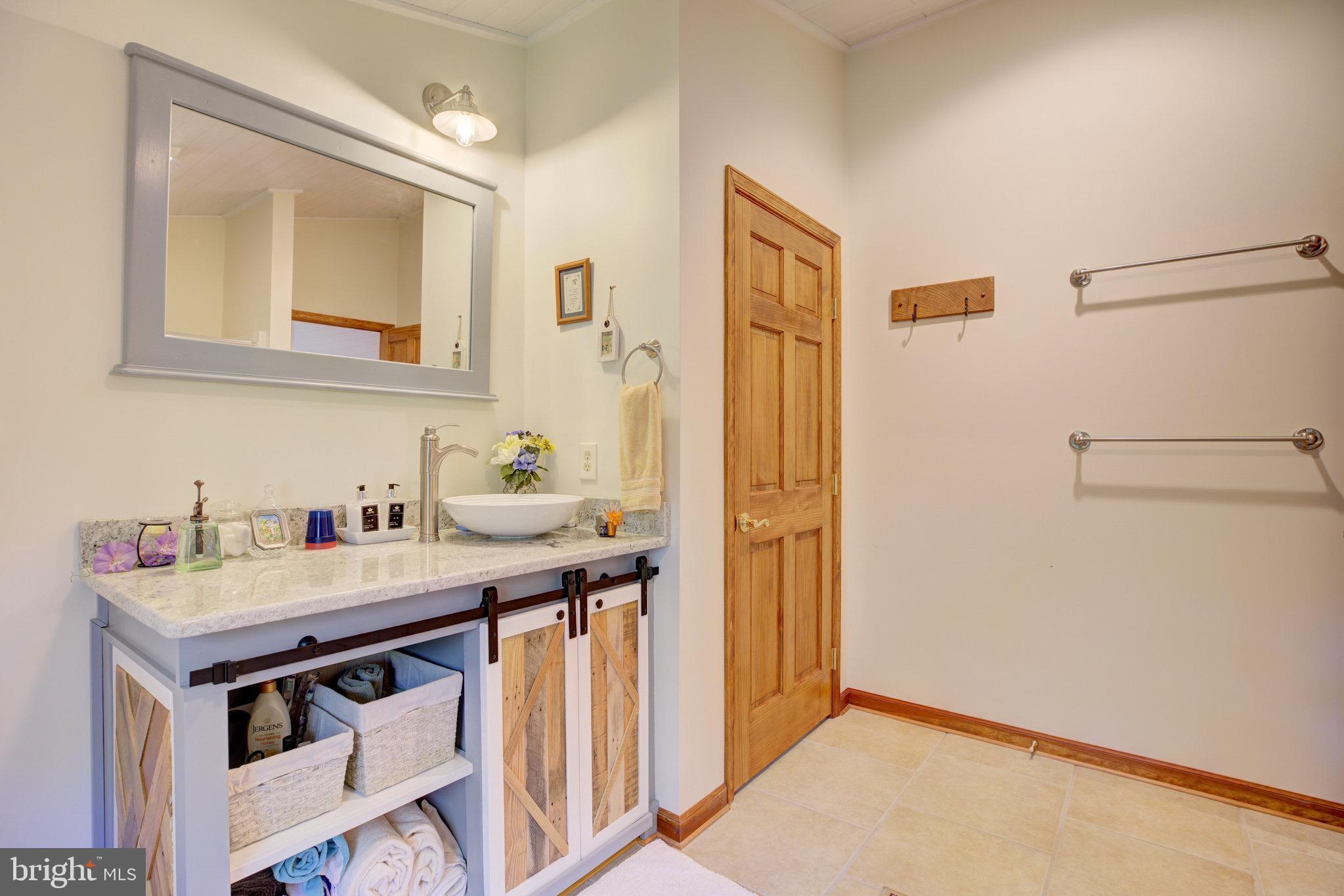 370 Hemlock Ct
